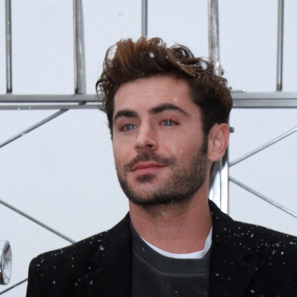 Zac Efron - Les acteurs de 'The Greatest Showman' illuminent l'Empire State Building à New York, le 9 décembre 2017