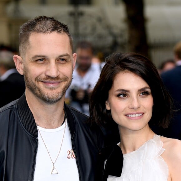 Tom Hardy et Charlotte Riley (enceinte) à la première du film "Swimming with Men" à Londres le 4 juillet 2018.