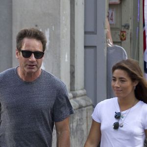 Exclusif - David Duchovny se promène avec sa compagne Monique Pendleberry à Montreal le 6 juillet 2018