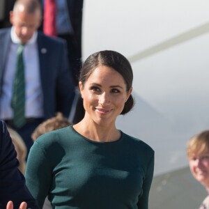 Le prince Harry, duc de Sussex et sa femme Meghan Markle, duchesse de Sussex arrivent à l'aéroport de Dublin, le 10 juillet 2018.