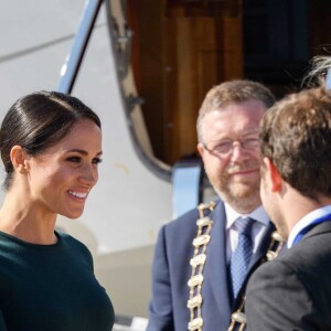 Le prince Harry, duc de Sussex et sa femme Meghan Markle, duchesse de Sussex arrivent à l'aéroport de Dublin, le 10 juillet 2018.