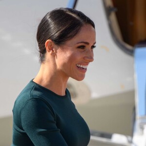 Le prince Harry, duc de Sussex et sa femme Meghan Markle, duchesse de Sussex arrivent à l'aéroport de Dublin, le 10 juillet 2018.