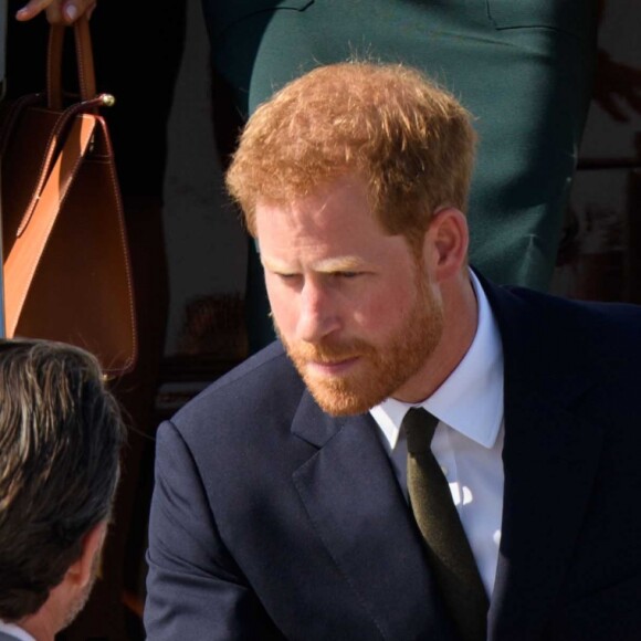 Le prince Harry, duc de Sussex et sa femme Meghan Markle, duchesse de Sussex arrivent à l'aéroport de Dublin, le 10 juillet 2018.