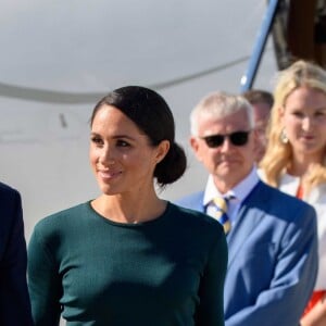 Le prince Harry, duc de Sussex et sa femme Meghan Markle, duchesse de Sussex arrivent à l'aéroport de Dublin, le 10 juillet 2018.