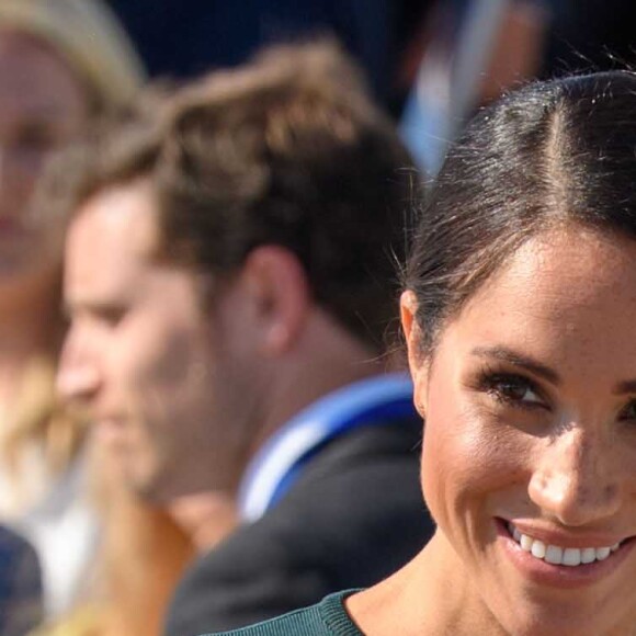 Le prince Harry, duc de Sussex et sa femme Meghan Markle, duchesse de Sussex arrivent à l'aéroport de Dublin, le 10 juillet 2018.