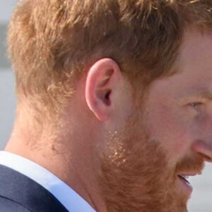 Le prince Harry, duc de Sussex et sa femme Meghan Markle, duchesse de Sussex arrivent à l'aéroport de Dublin, le 10 juillet 2018.