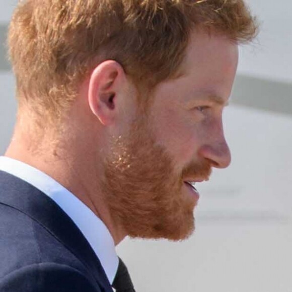 Le prince Harry, duc de Sussex et sa femme Meghan Markle, duchesse de Sussex arrivent à l'aéroport de Dublin, le 10 juillet 2018.