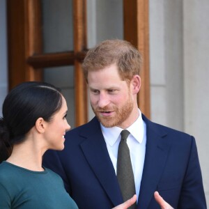 Le prince Harry, duc de Sussex, et sa femme Meghan Markle, duchesse de Sussex lors d'un entretien avec Leo Varadkar (Taoiseach) au "Government Buildings" lors de leur visite à Dublin, le 10 juillet 2018.