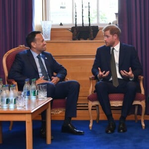 Le prince Harry, duc de Sussex, et sa femme Meghan Markle, duchesse de Sussex lors d'un entretien avec Leo Varadkar (Taoiseach) au "Government Buildings" lors de leur visite à Dublin, le 10 juillet 2018.