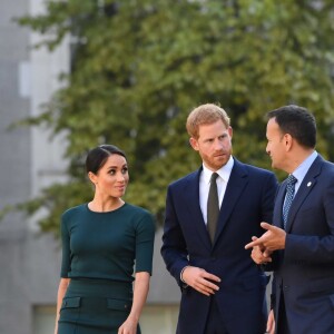 Le prince Harry, duc de Sussex, et sa femme Meghan Markle, duchesse de Sussex lors d'un entretien avec Leo Varadkar (Taoiseach) au "Government Buildings" lors de leur visite à Dublin, le 10 juillet 2018.