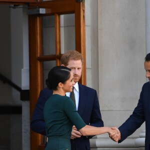 Le prince Harry, duc de Sussex, et sa femme Meghan Markle, duchesse de Sussex lors d'un entretien avec Leo Varadkar (Taoiseach) au "Government Buildings" lors de leur visite à Dublin, le 10 juillet 2018.