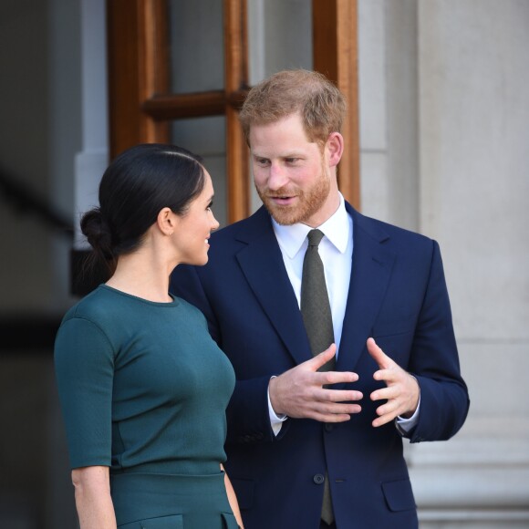 Le prince Harry, duc de Sussex, et sa femme Meghan Markle, duchesse de Sussex lors d'un entretien avec Leo Varadkar (Taoiseach) au "Government Buildings" lors de leur visite à Dublin, le 10 juillet 2018.