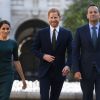 Le prince Harry, duc de Sussex, et sa femme Meghan Markle, duchesse de Sussex lors d'un entretien avec Leo Varadkar (Taoiseach) au "Government Buildings" lors de leur visite à Dublin, le 10 juillet 2018.