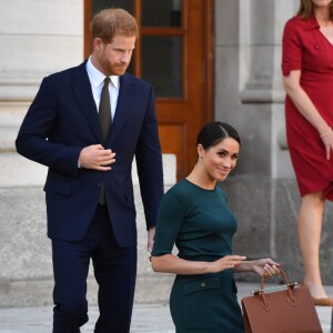 Le prince Harry, duc de Sussex, et sa femme Meghan Markle, duchesse de Sussex lors d'un entretien avec Leo Varadkar (Taoiseach) au "Government Buildings" lors de leur visite à Dublin, le 10 juillet 2018.