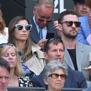 Justin Timberlake et sa femme Jessica Biel dans les tribunes du tournois de Wimbledon à Londres, le 10 juillet 2018.
