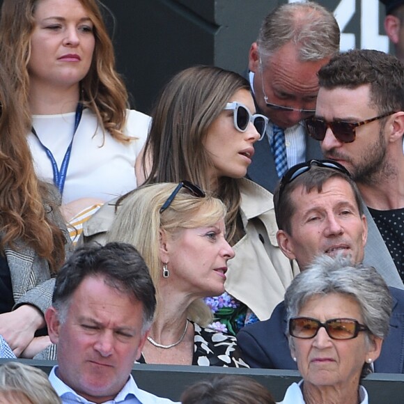 Justin Timberlake et sa femme Jessica Biel dans les tribunes du tournois de Wimbledon à Londres, le 10 juillet 2018.
