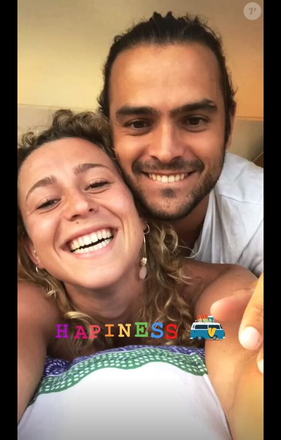 Candice et Jérémy (Koh-Lanta) toujours plus proches et complices lors de vacances en Corse, en juin 2018.