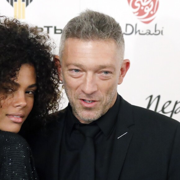 Vincent Cassel et sa compagne Tina Kunakey lors des Prix internationaux de musique ''BraVo'' au théâtre Bolshoi à Moscou, Russie, le 11 march 2018.