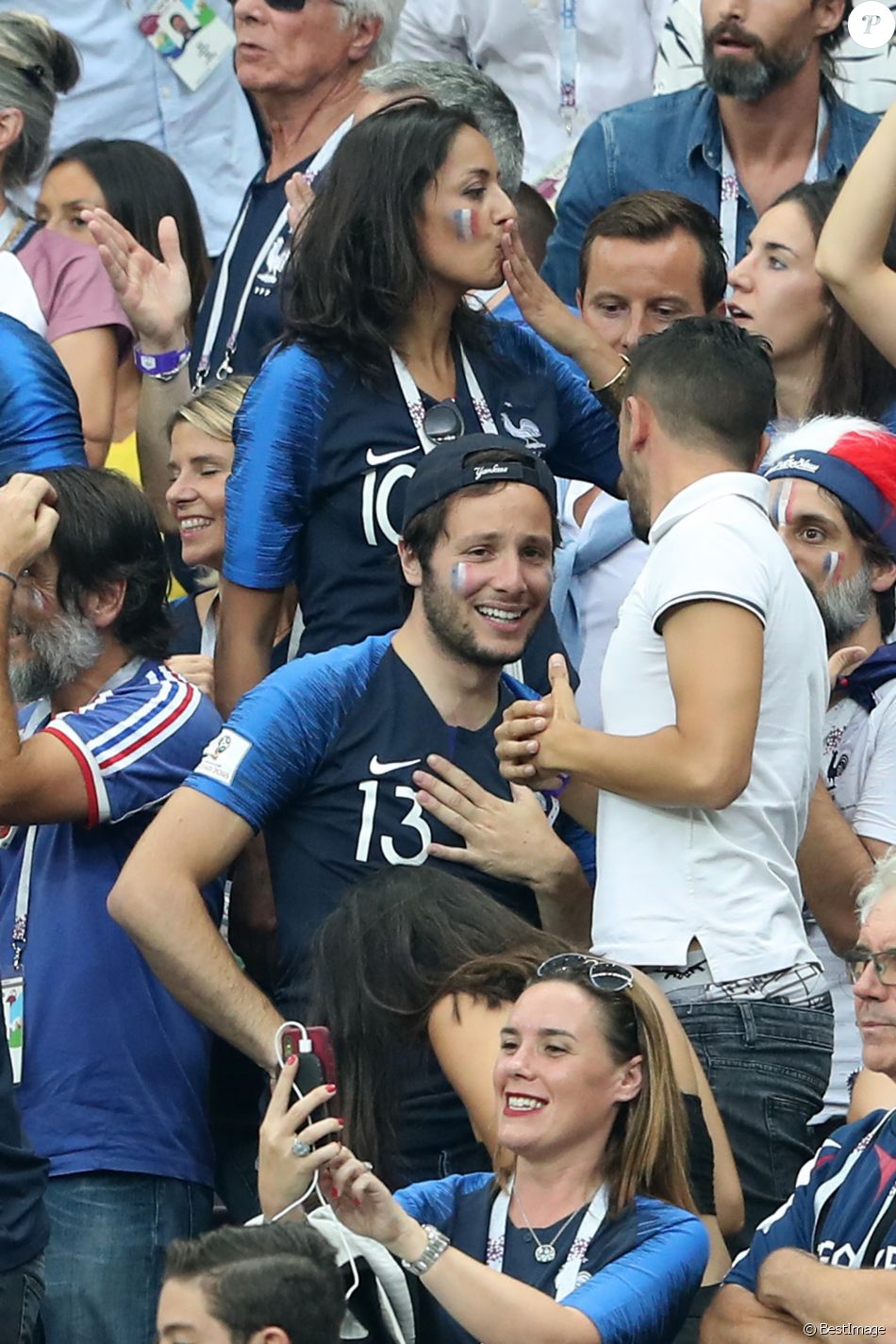 Leïla Kaddour-Boudadi et Vianney - People au stade ...