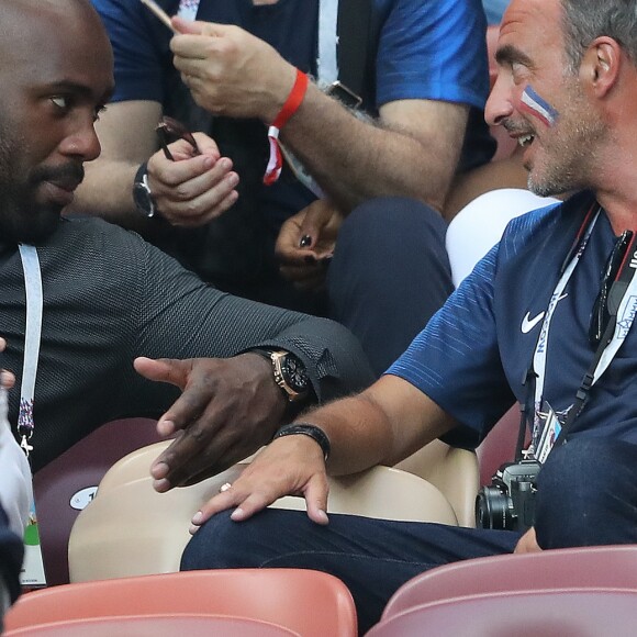 Teddy Riner et Nikos Aliagas - People au stade Loujniki lors de la finale de la Coupe du Monde de Football 2018 à Moscou, opposant la France à la Croatie à Moscou le 15 juillet 2018 .© Cyril Moreau/Bestimage