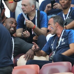 Teddy Riner et Nikos Aliagas - People au stade Loujniki lors de la finale de la Coupe du Monde de Football 2018 à Moscou, opposant la France à la Croatie à Moscou le 15 juillet 2018 .© Cyril Moreau/Bestimage