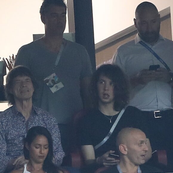 Mick Jagger et son fils Lucas Jagger - People au stade Loujniki lors de la finale de la Coupe du Monde de Football 2018 à Moscou, opposant la France à la Croatie à Moscou le 15 juillet 2018 .© Cyril Moreau/Bestimage