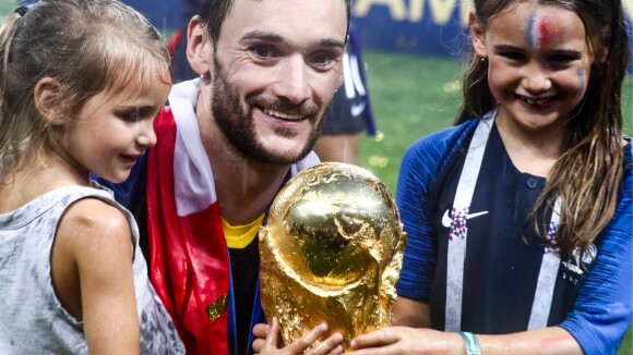 Hugo Lloris et ses filles, irrésistibles : Baisers à trois sur la Coupe du monde