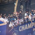 Descente des joueurs de l'équipe de France de football sur l'avenue des Champs-Elysées au lendemain de leur victoire de la Coupe du Monde 2018 en Russie. Le 16 juillet 2018