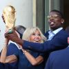 Le président de la République Française Emmanuel Macron et la Première dame Brigitte Macron, accueillent les joueurs de l'équipe de France (Les Bleus) et son sélectionneur Didier Deschamps, le président de la Fédération Française de Football Noël Le Graët et des membres de la FFF, au Palais de l'Elysée. L'équipe de France est en provenance directe de Russie où elle a été sacrée Championne du Monde 2018, pour la deuxième fois de son histoire, après sa victoire en finale face à la Croatie (42). Paris, le 16 juillet 2018. © Stéphane Lemouton/Bestimage
