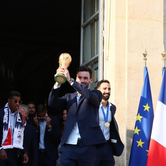 Hugo Lloris, Adil Rami - Le président de la République Française E. Macron et la Première dame B. Macron, accueillent les joueurs de l'équipe de France (Les Bleus) et son sélectionneur D. Deschamps, le président de la Fédération Française de Football N. Le Graët et des membres de la FFF, dans les jardins du Palais de l'Elysée à Paris, le 16 juillet 2018. L'équipe de France a été sacrée Championne du Monde 2018, pour la deuxième fois de son histoire, après sa victoire en finale face à la Croatie (4-2) © Sébastien Valiela/Bestimage