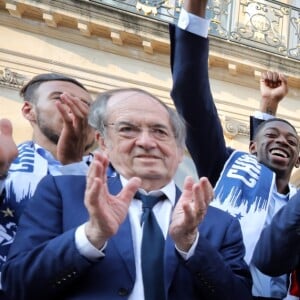 Corentin Tolisso, Noël Le Graët , Didier Deschamps, Raphaël Varane, Olivier Giroud, Emmanuel Macron, Alphonse Aerola, Djibril Sidibé, Nabil Fékir, Florian Thauvin - Le président de la République Française E. Macron et la Première dame B. Macron, accueillent les joueurs de l'équipe de France (Les Bleus) et son sélectionneur D. Deschamps, le président de la Fédération Française de Football N. Le Graët et des membres de la FFF, dans les jardins du Palais de l'Elysée à Paris, le 16 juillet 2018. L'équipe de France a été sacrée Championne du Monde 2018, pour la deuxième fois de son histoire, après sa victoire en finale face à la Croatie (4-2) © Sébastien Valiela/Bestimage