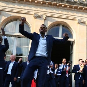 Benjamin Mendy, Paul Pogba, Ousmane Dembélé, Antoine Griezmann - Le président de la République Française E. Macron et la Première dame B. Macron, accueillent les joueurs de l'équipe de France (Les Bleus) et son sélectionneur D. Deschamps, le président de la Fédération Française de Football N. Le Graët et des membres de la FFF, dans les jardins du Palais de l'Elysée à Paris, le 16 juillet 2018. L'équipe de France a été sacrée Championne du Monde 2018, pour la deuxième fois de son histoire, après sa victoire en finale face à la Croatie (4-2) © Sébastien Valiela/Bestimage