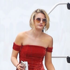 Exclusif - Paris Jackson fait une pause cigarette à l'arrière de sa caravane lors d'un photoshoot à Los Angeles, le 17 juillet 2018.