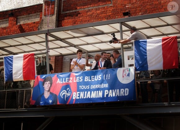 Benjamin Pavard et le maire de Jeumont Benjamin Saint-Huile - Le champion du monde 2018 de football Benjamin Pavard est de retour dans sa ville de Jeumont dans le Nord de la France le 18 juillet 2018. © BO/Bestimage