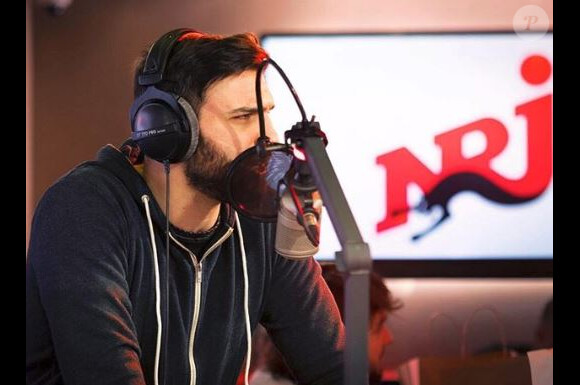 Aymeric Bonnery dans les studios radio de son émission le "Rico Show" - Instagram, 18 mars 2018