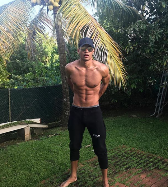 Terence Telle dévoile ses abdos en Martinique - Instagram, 21 février 2018