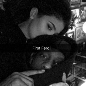 Kylie Jenner et Travis Scott dînant au restaurant Ferdi à Paris le 21 juillet 2018.