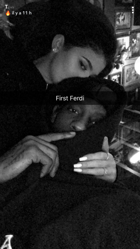 Kylie Jenner et Travis Scott dînant au restaurant Ferdi à Paris le 21 juillet 2018.