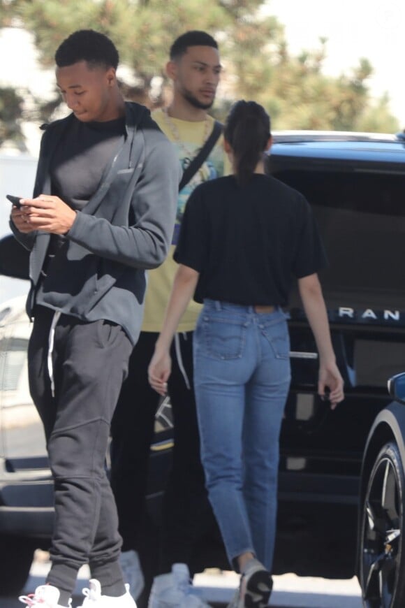 Exclusif  - Kendall Jenner est allée déjeuner avec son compagnon Ben Simmons et des amis au restaurant Gyu-Kaku Japanese BBQ à Los Angeles. Le 27 juin 2018.