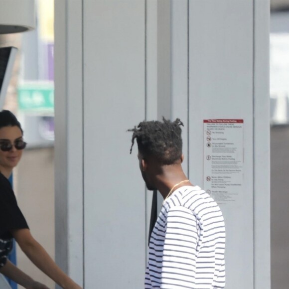 Exclusif  - Kendall Jenner est allée déjeuner avec son compagnon Ben Simmons et des amis au restaurant Gyu-Kaku Japanese BBQ à Los Angeles. Le 27 juin 2018.