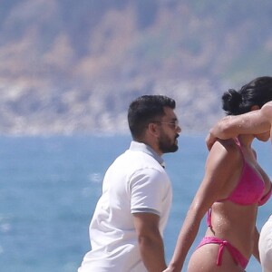 Exclusif - Cristiano Ronaldo et sa compagne Georgina Rodriguez profitent de la plage pendant leurs vacaces en Grèce, le 9 juillet 2018.