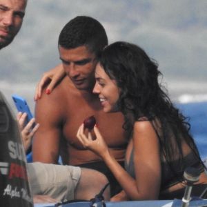 Exclusif - Cristiano Ronaldo et sa compagne Georgina Rodriguez font de la plongée sous-marine pendant leurs vacances en Grèce, le 8 juillet 2018.
