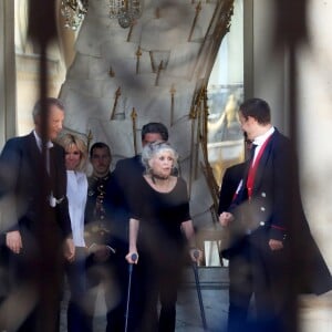 Brigitte Macron raccompagne Brigitte Bardot sur le perron du palais de l'Elysée, après son entretien avec le président de la République.