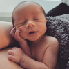Chrissy Teigen et John Legend révèlent le prénom et le visage de leur second enfant, un petit garçon prénommé Miles et né le 16 mai 2018.