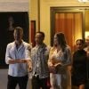 Chrissy Teigen et son mari John Legend ont assisté avec des amis à la projection du dernier épisode de la série 'The Handmaid's Tale' au théâtre Wilshire Ebell à Los Angeles , le 9 juillet 2018.