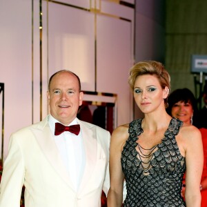 Le prince Albert II de Monaco et la princesse Charlene de Monaco arrivent à la 70ème édition du gala de la Croix Rouge monegasque à Monaco le 27 juillet 2018. © Dominique Jacovides/Bestimage