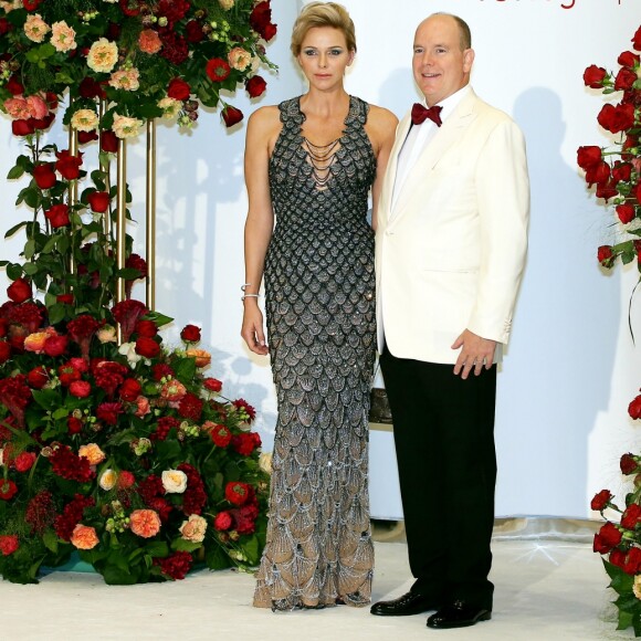 Le prince Albert II de Monaco et la princesse Charlene de Monaco arrivent à la 70ème édition du gala de la Croix Rouge monegasque à Monaco le 27 juillet 2018. © Dominique Jacovides/Bestimage