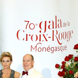 Le prince Albert II de Monaco et la princesse Charlene de Monaco arrivent à la 70ème édition du gala de la Croix Rouge monegasque à Monaco le 27 juillet 2018. © Dominique Jacovides/Bestimage