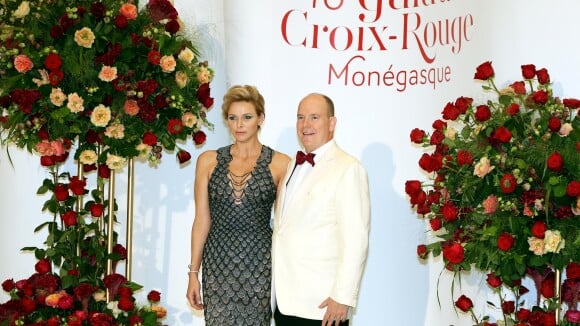 Charlene de Monaco éblouissante en robe sirène au Gala de la Croix-Rouge