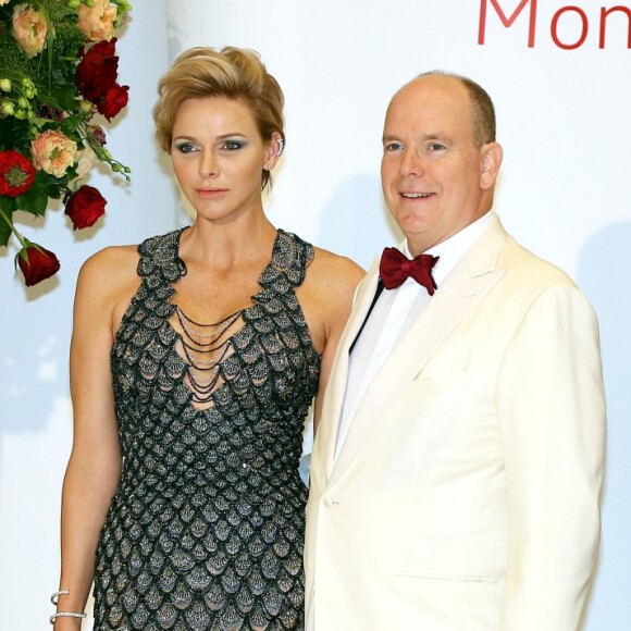 Le prince Albert II de Monaco et la princesse Charlene de Monaco arrivent à la 70ème édition du gala de la Croix Rouge monegasque à Monaco le 27 juillet 2018. © Dominique Jacovides/Bestimage